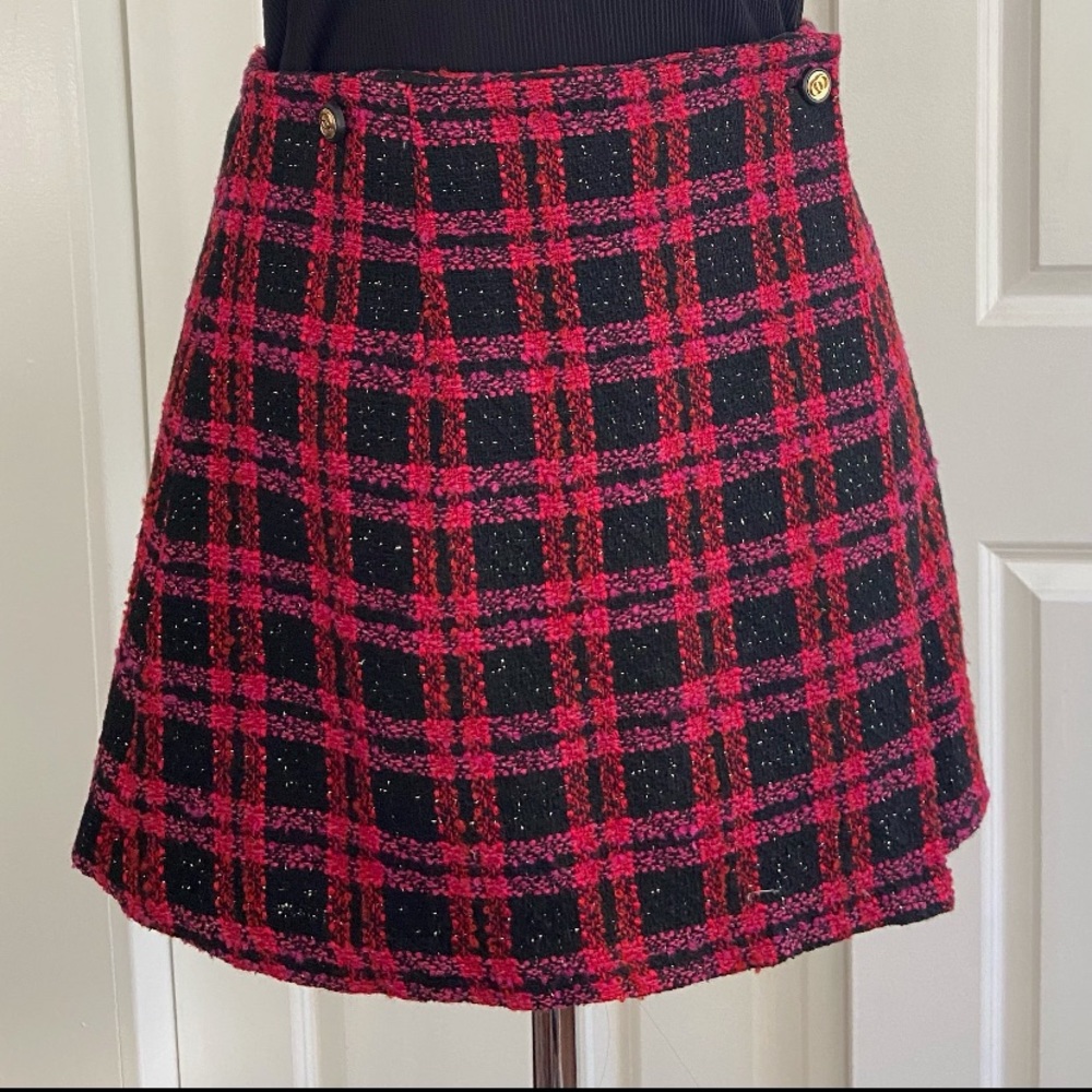 Red and black plaid mini skirt NEW
